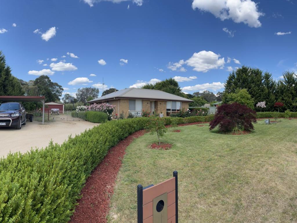 7 Kearns Cl, Broadford, VIC 3658