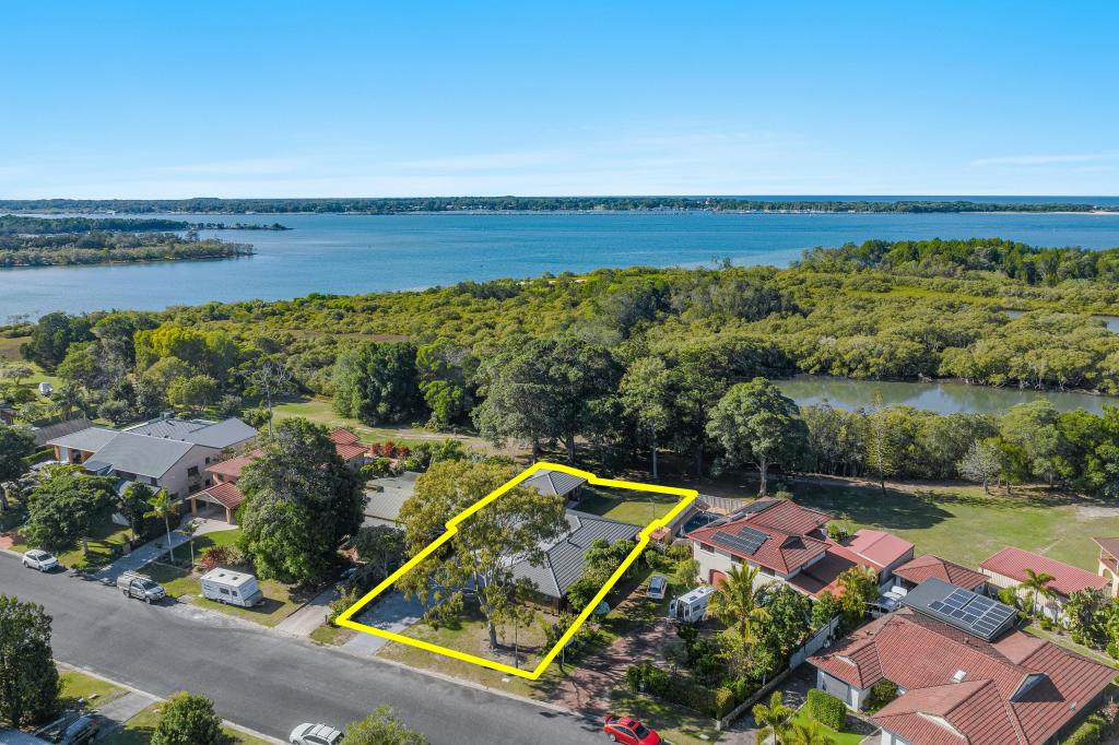 12 THE PENINSULA, YAMBA, NSW 2464