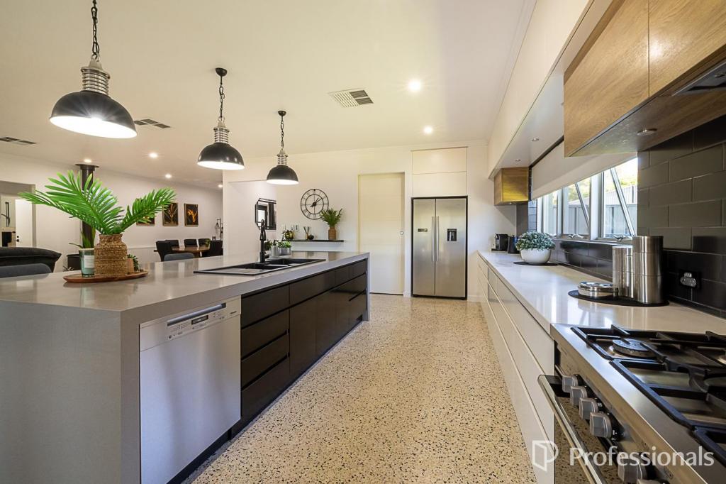 25 Orangedale Rd, Lesmurdie, WA 6076