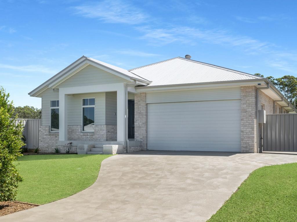 11 Birkdale Cct, Sussex Inlet, NSW 2540