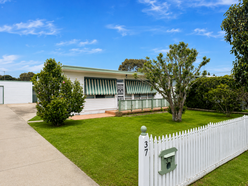 37 Coatsworth Ave, St Leonards, VIC 3223