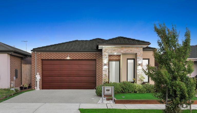 27 Cortajalla Ave, Clyde North, VIC 3978