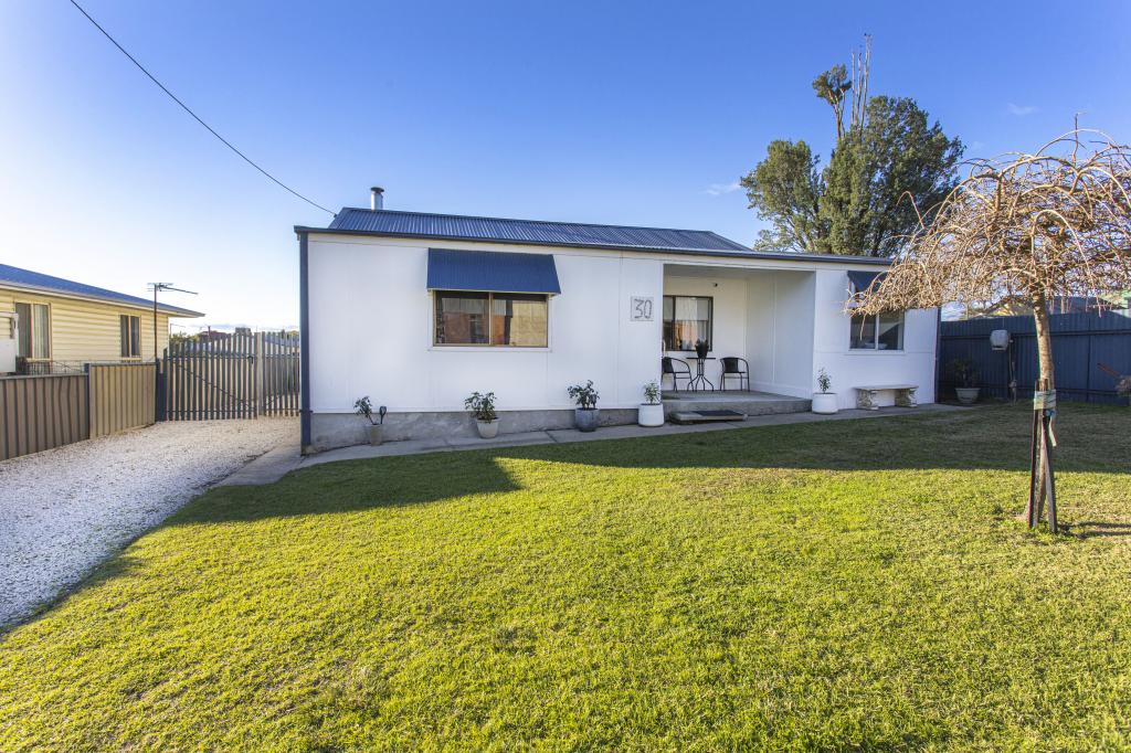 30 Whitby St, Cowra, NSW 2794