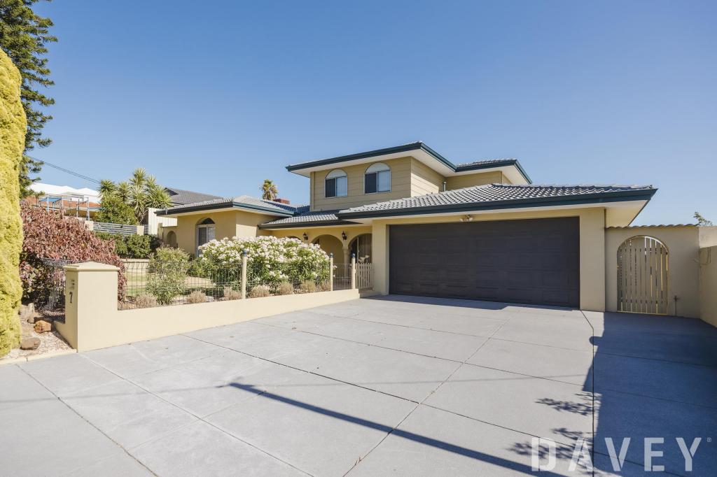 7 Campbell Dr, Hillarys, WA 6025