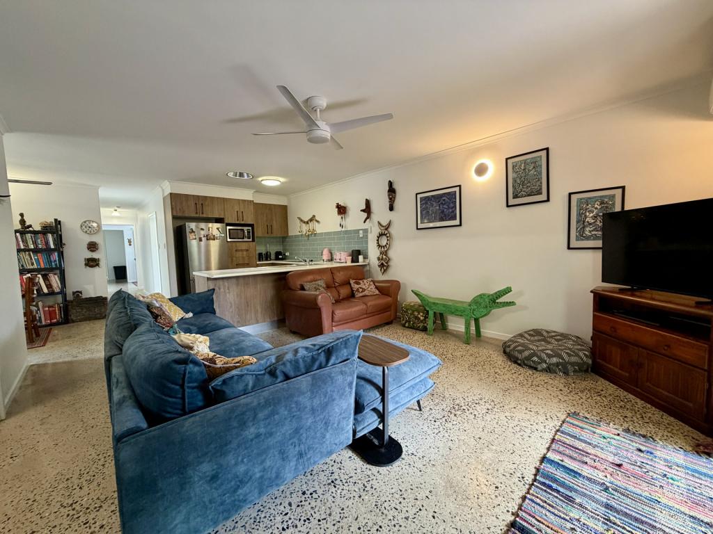 1 Granadilla St, Holloways Beach, QLD 4878