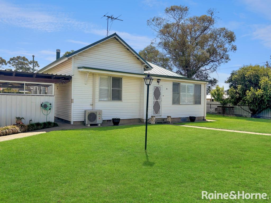 41 Binalong St, Young, NSW 2594