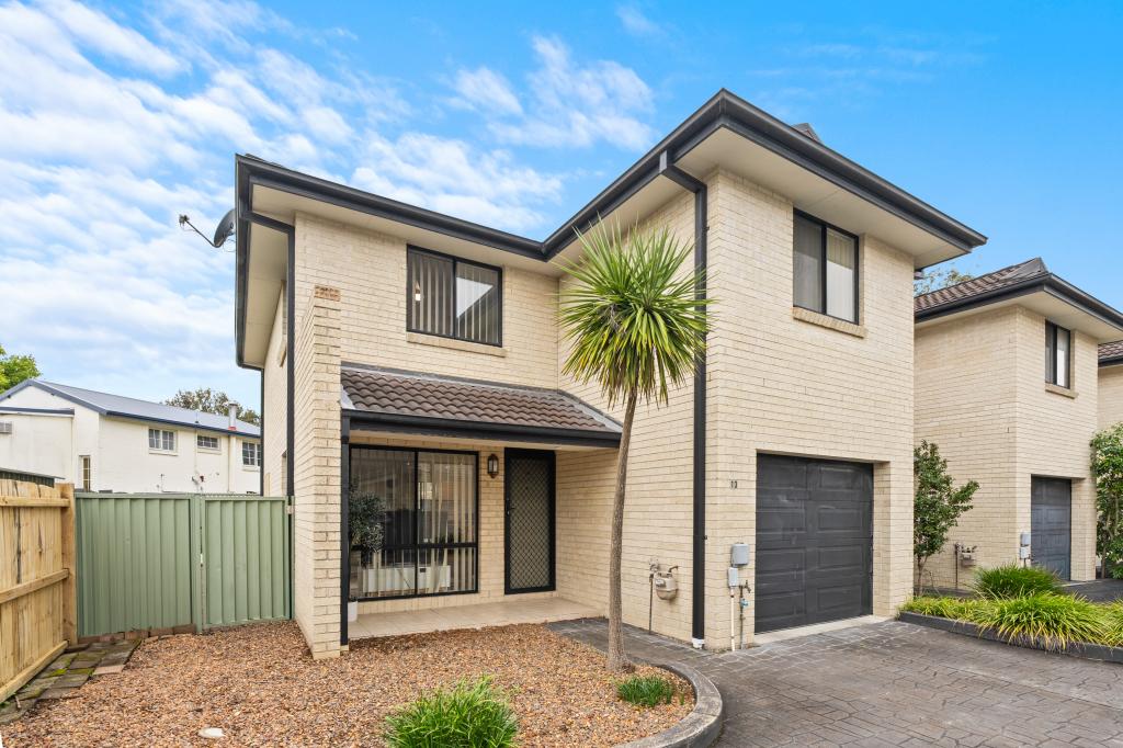 13/297a Henry Parry Dr, Wyoming, NSW 2250