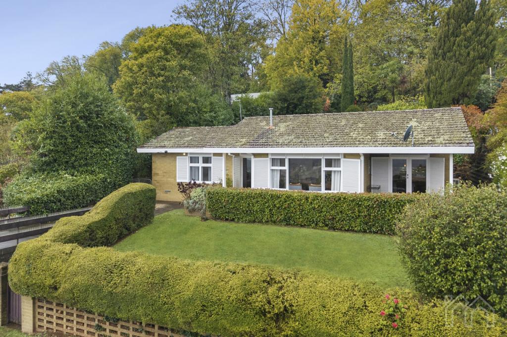19 DALY ST, DAYLESFORD, VIC 3460