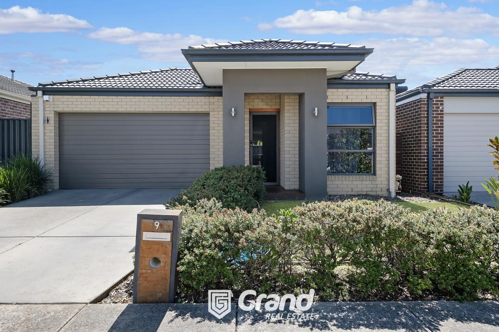 9 BRIGHTSTONE DR, CLYDE NORTH, VIC 3978