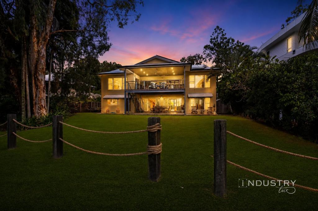 1 Magnolia St, Holloways Beach, QLD 4878