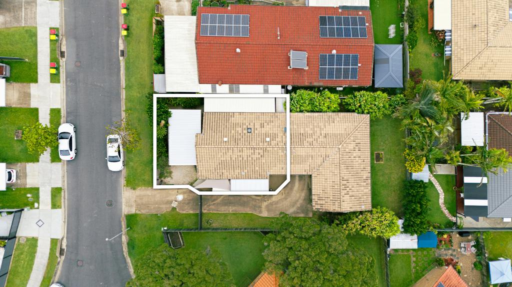 1/12 Avi Ct, Labrador, QLD 4215