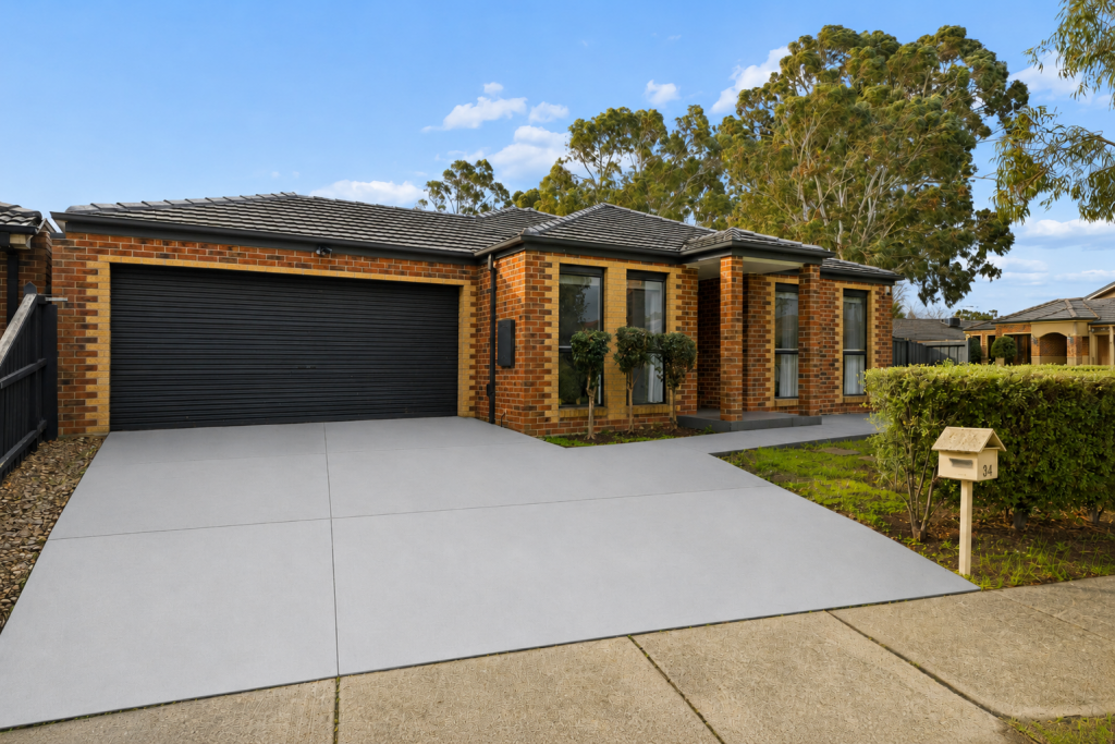 34 JAMIESON WAY, BERWICK, VIC 3806