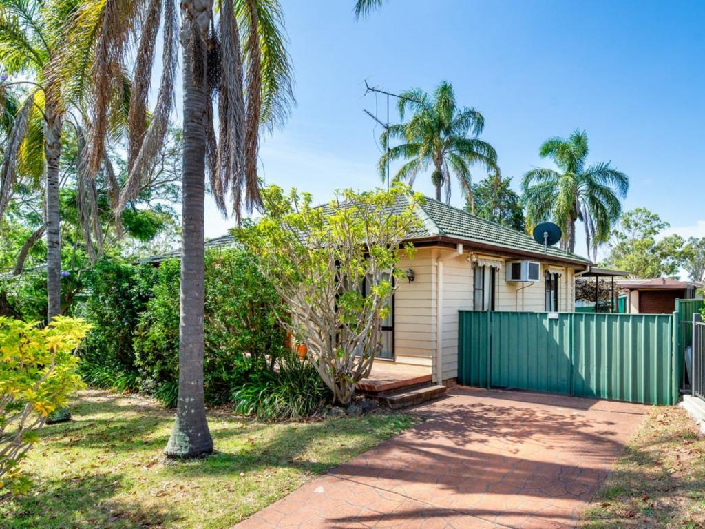4 Burns Rd, Leumeah, NSW 2560