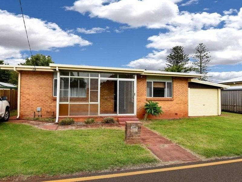 4 Frederick St, East Toowoomba, QLD 4350