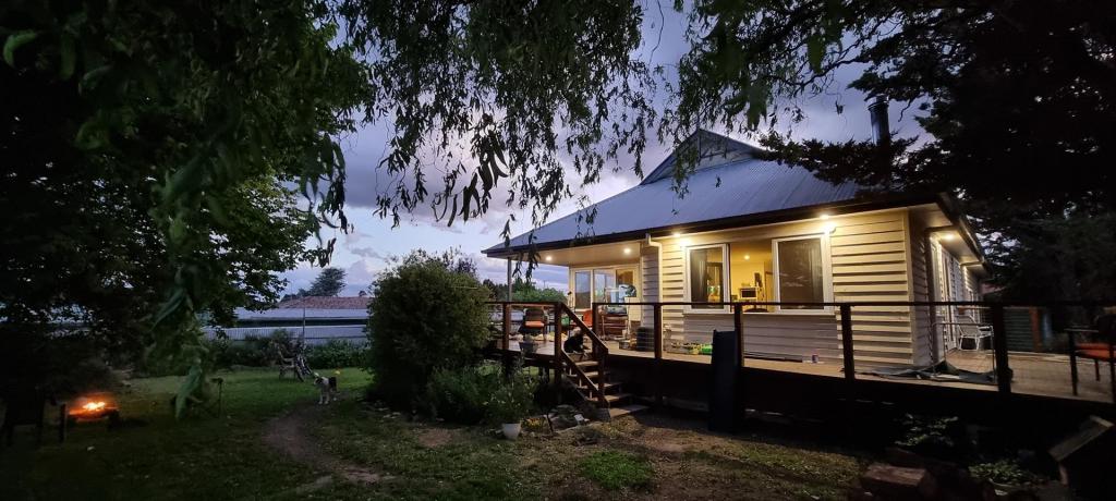 9 John St, Uralla, NSW 2358