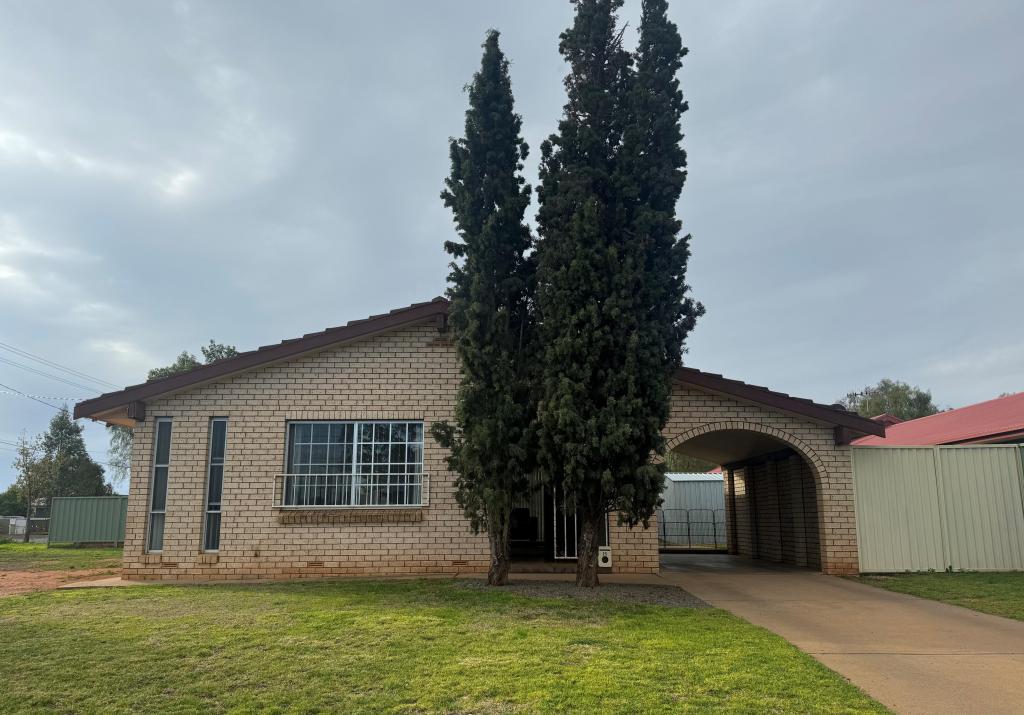 25 Lamrock St, Cobar, NSW 2835