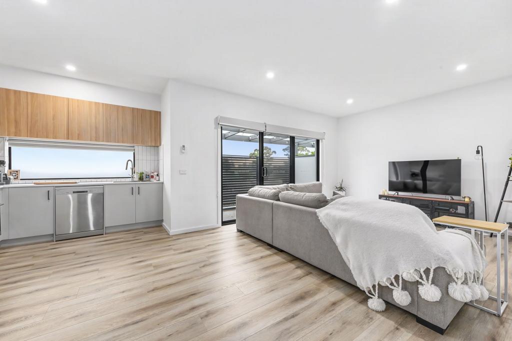 2/21 CODRINGTON ST, CRANBOURNE, VIC 3977