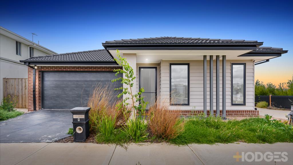 9 TARA CRES, WYNDHAM VALE, VIC 3024