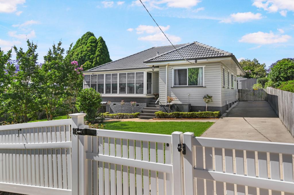 14 Cranley St, South Toowoomba, QLD 4350