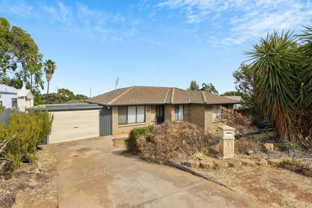 5 Karrawirra Cl, Craigmore, SA 5114