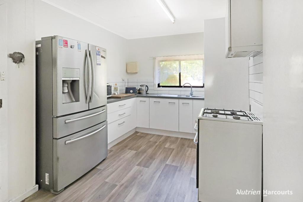 34 LINDSAY RD, DARTMOOR, VIC 3304