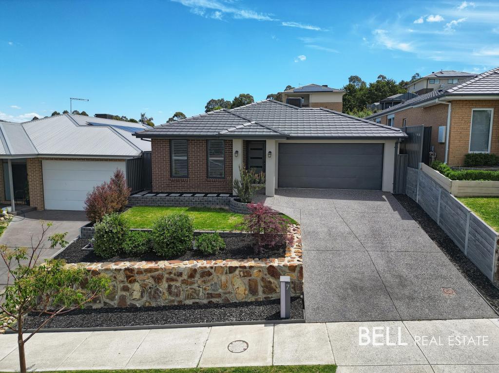 7 CORVARA WAY, PAKENHAM, VIC 3810