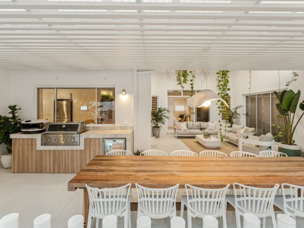 32 SOUTHERN SKIES AVE, REEDY CREEK, QLD 4227