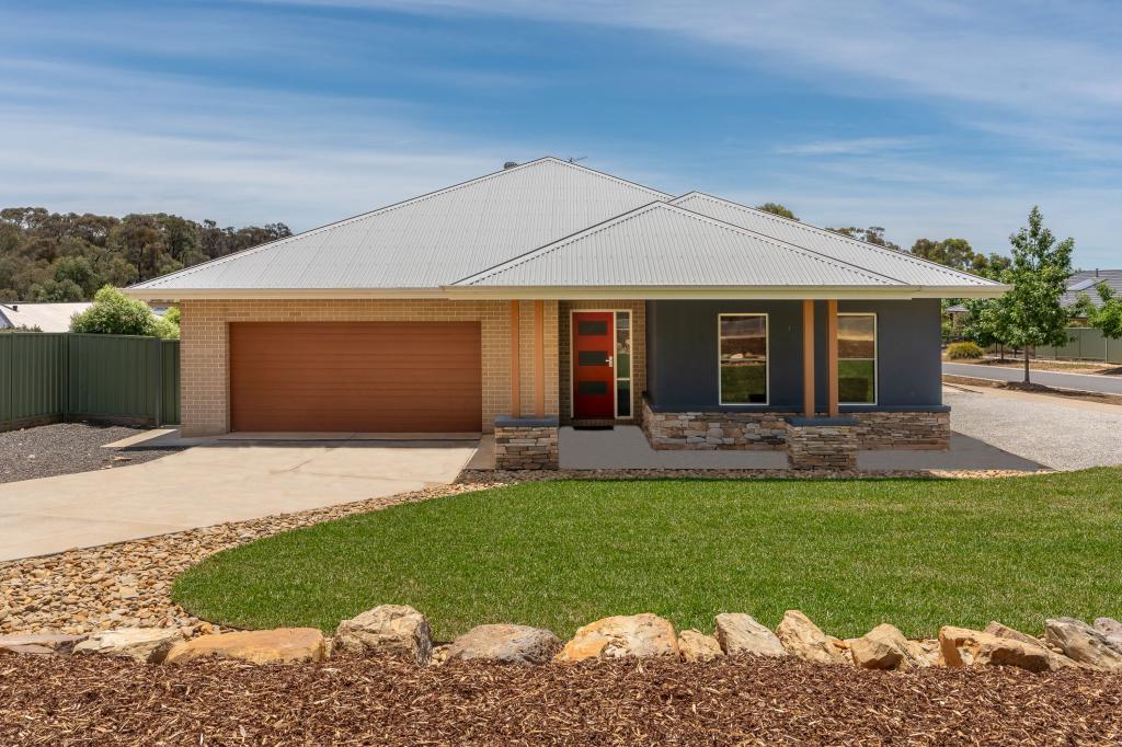 135 MCIVOR FOREST DR, JUNORTOUN, VIC 3551