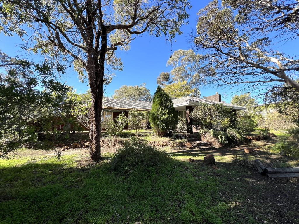 6 HART ST, LESMURDIE, WA 6076