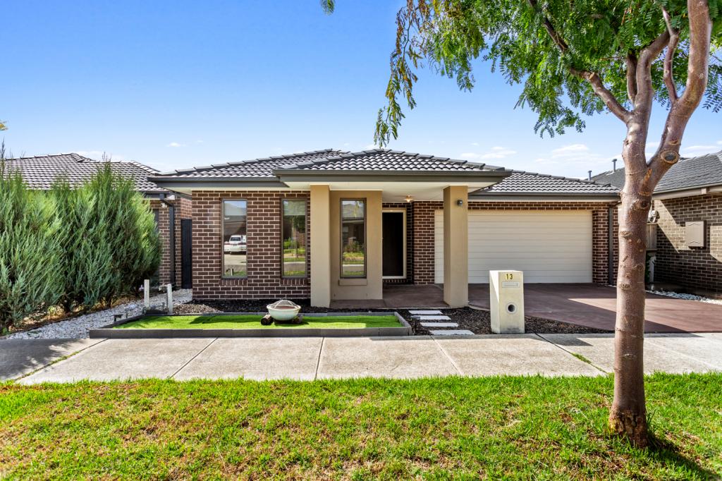 13 Great Banjo St, Clyde North, VIC 3978