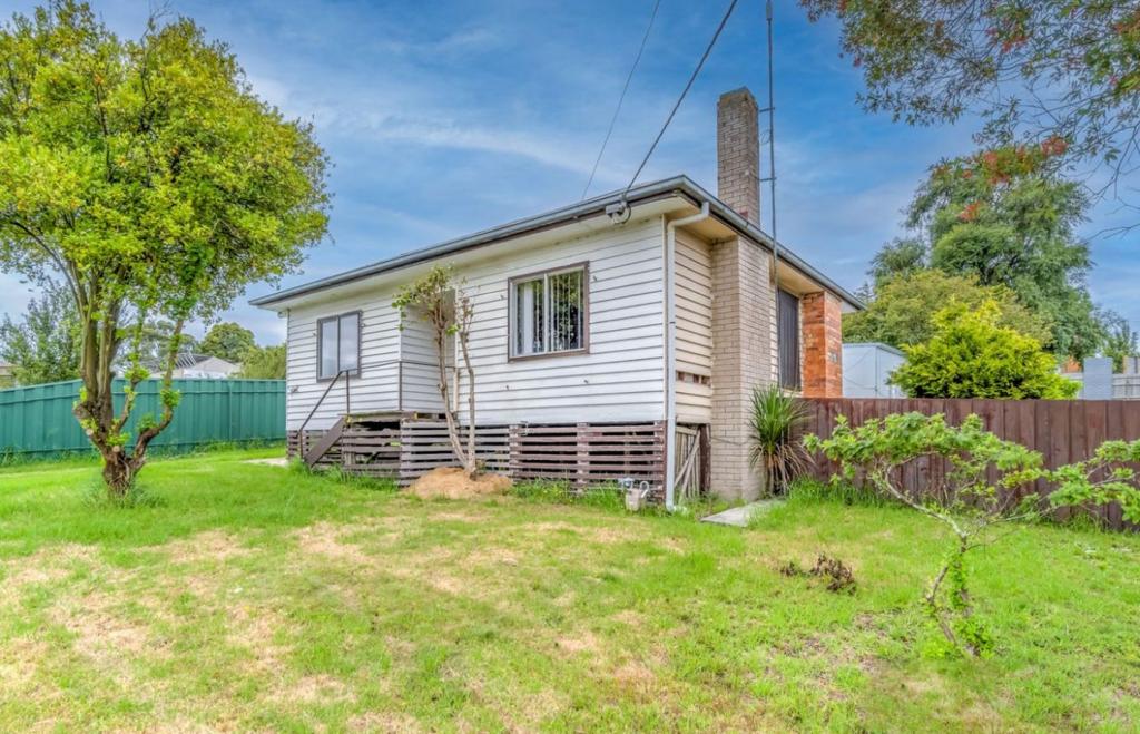 24 CENTRAL AVE, NEWBOROUGH, VIC 3825