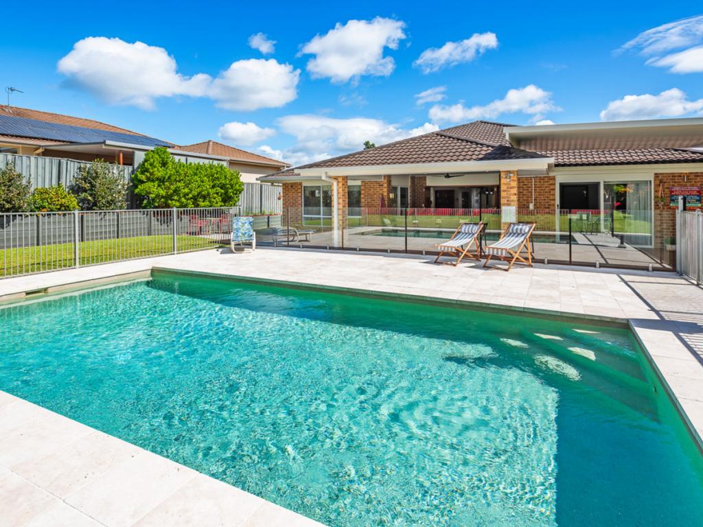 14 Peckham Ct, Pacific Pines, QLD 4211
