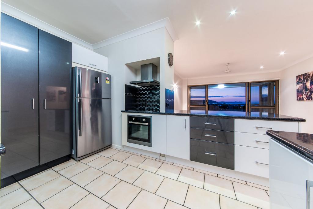 14/2 Eshelby Dr, Cannonvale, QLD 4802