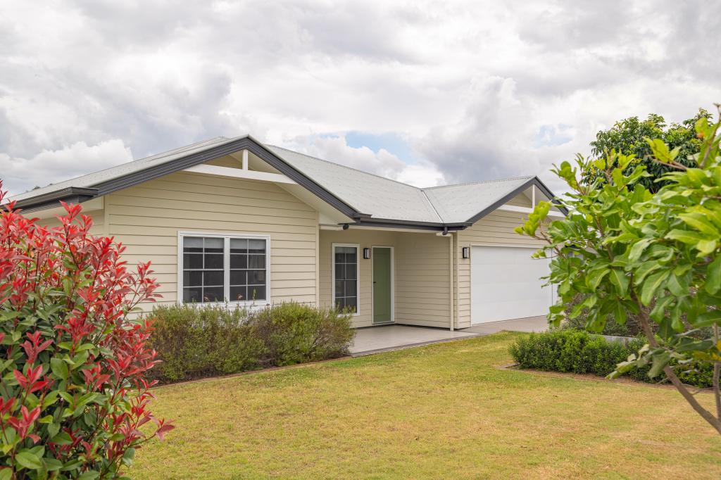 39 CAMBRIDGE CCT, SOUTHSIDE, QLD 4570