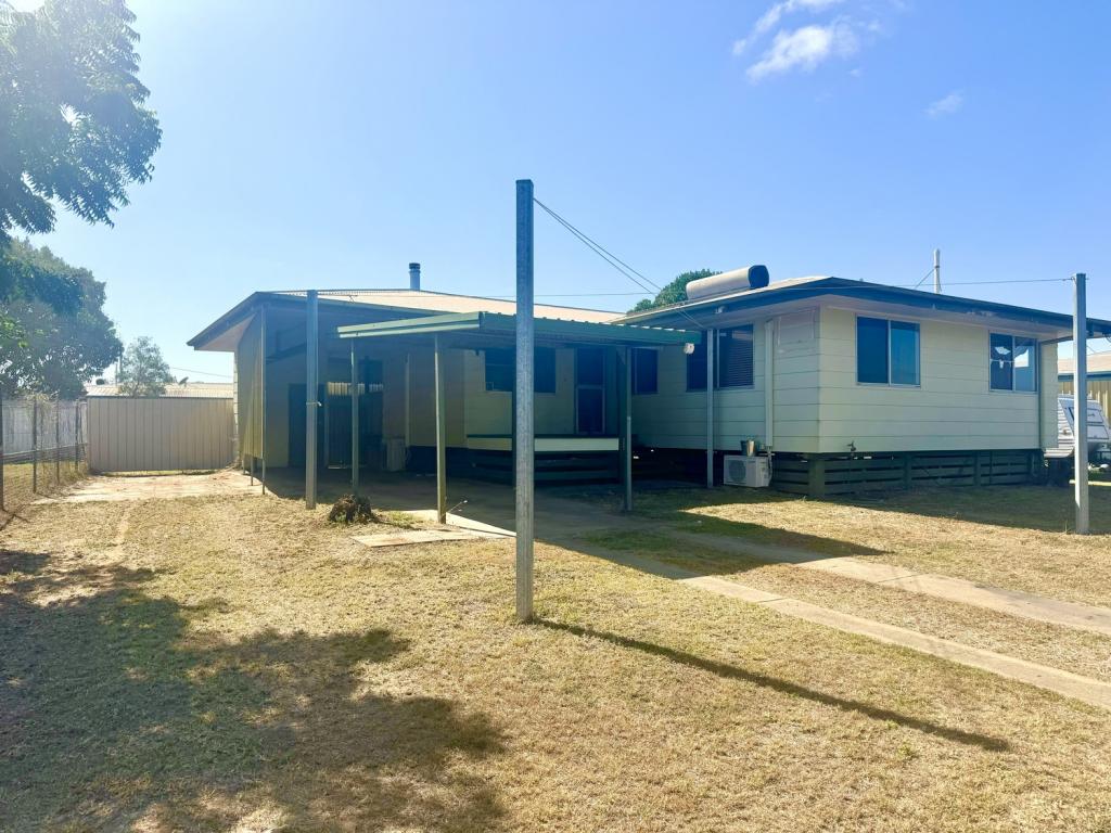 4 Barraclough Cres, Moranbah, QLD 4744