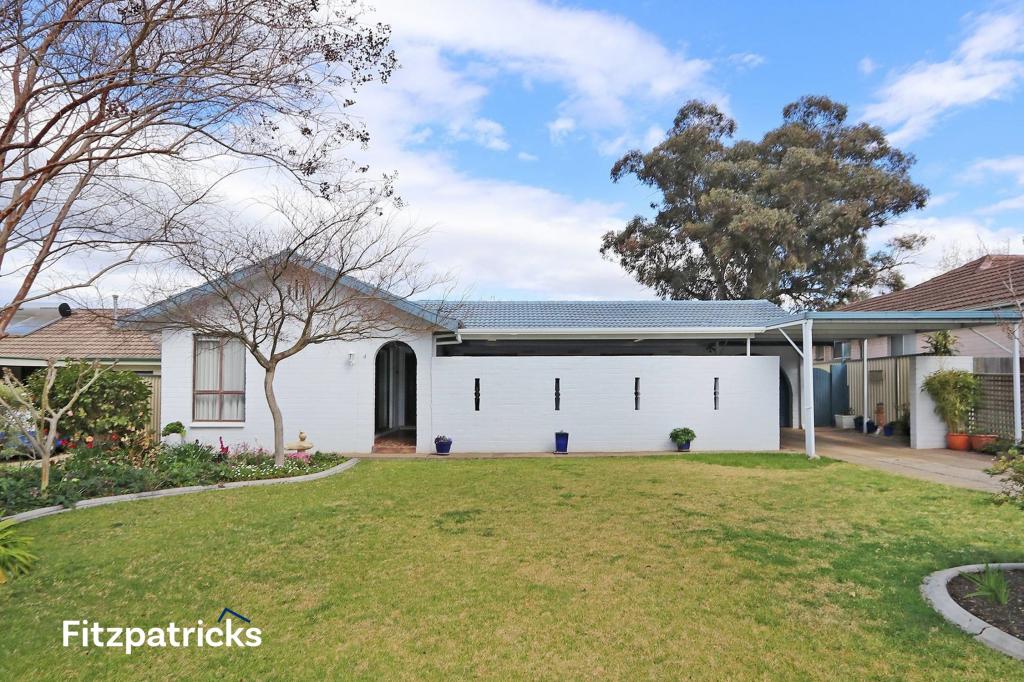 4 Marloo Cres, Kooringal, NSW 2650