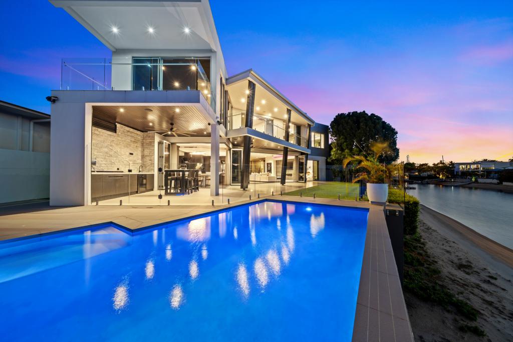 13 Crest View Key, Broadbeach Waters, QLD 4218
