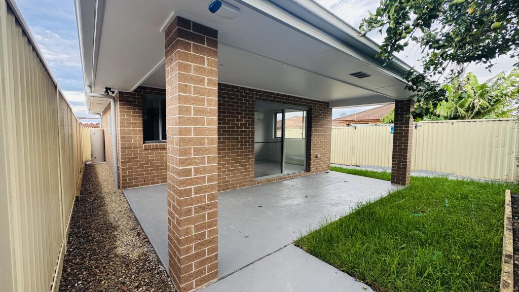 11a Beckhaus St, St Johns Park, NSW 2176
