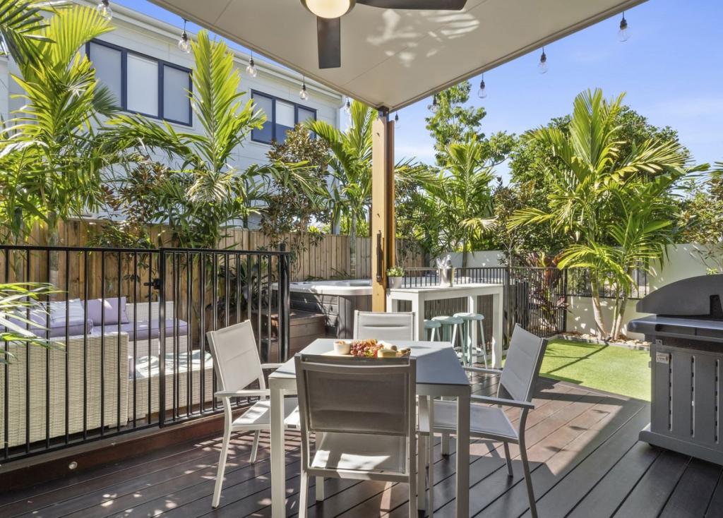 124 North Quay Cct, Hope Island, QLD 4212
