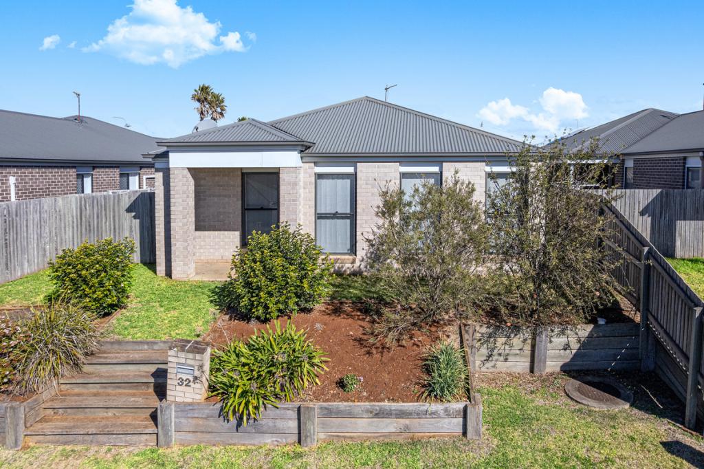 32 Sanctuary Dr, Cranley, QLD 4350