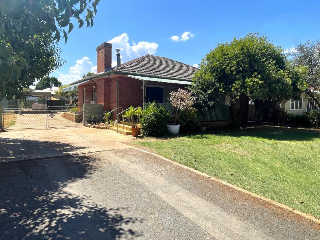 10 Goondooloo St, Griffith, NSW 2680