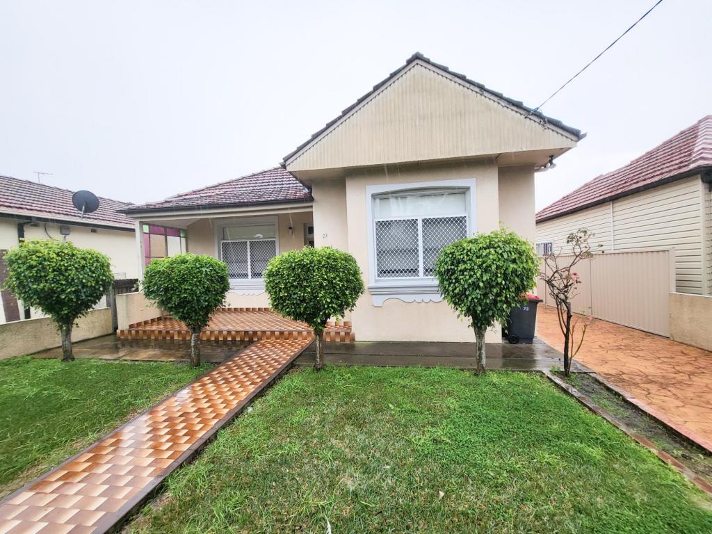 23 Eighth Ave, Campsie, NSW 2194