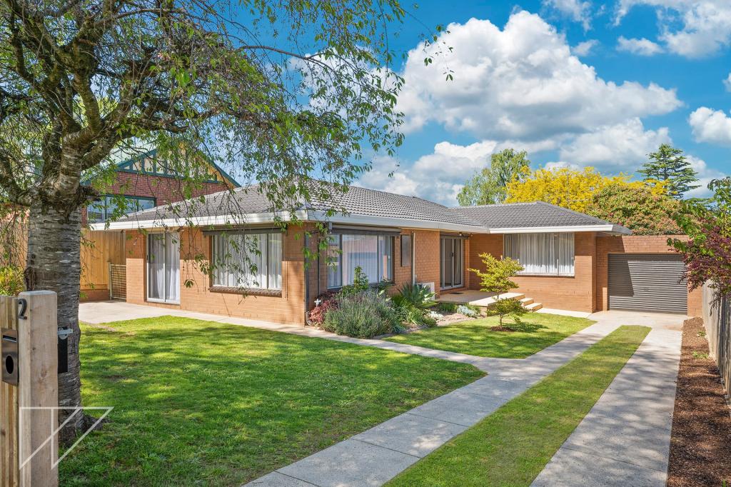 2 ARMSTRONG AVE, DROUIN, VIC 3818