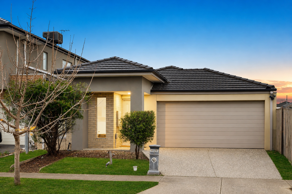 4 LIVING CRES, POINT COOK, VIC 3030