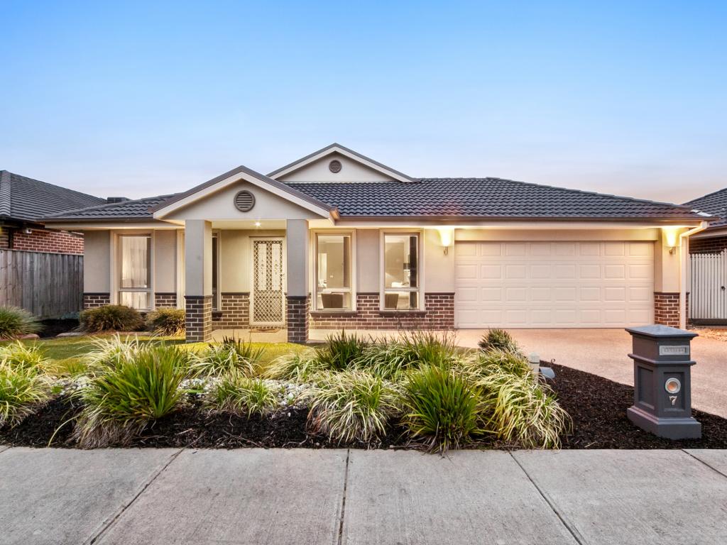 7 LABURNUM ST, BERWICK, VIC 3806