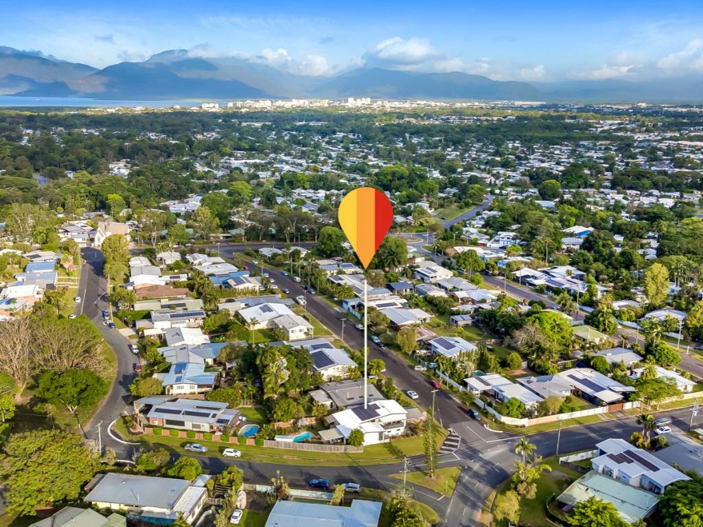 24 Hillview Cres, Whitfield, QLD 4870