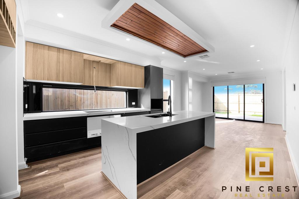 32 TAUPE ST, WYNDHAM VALE, VIC 3024