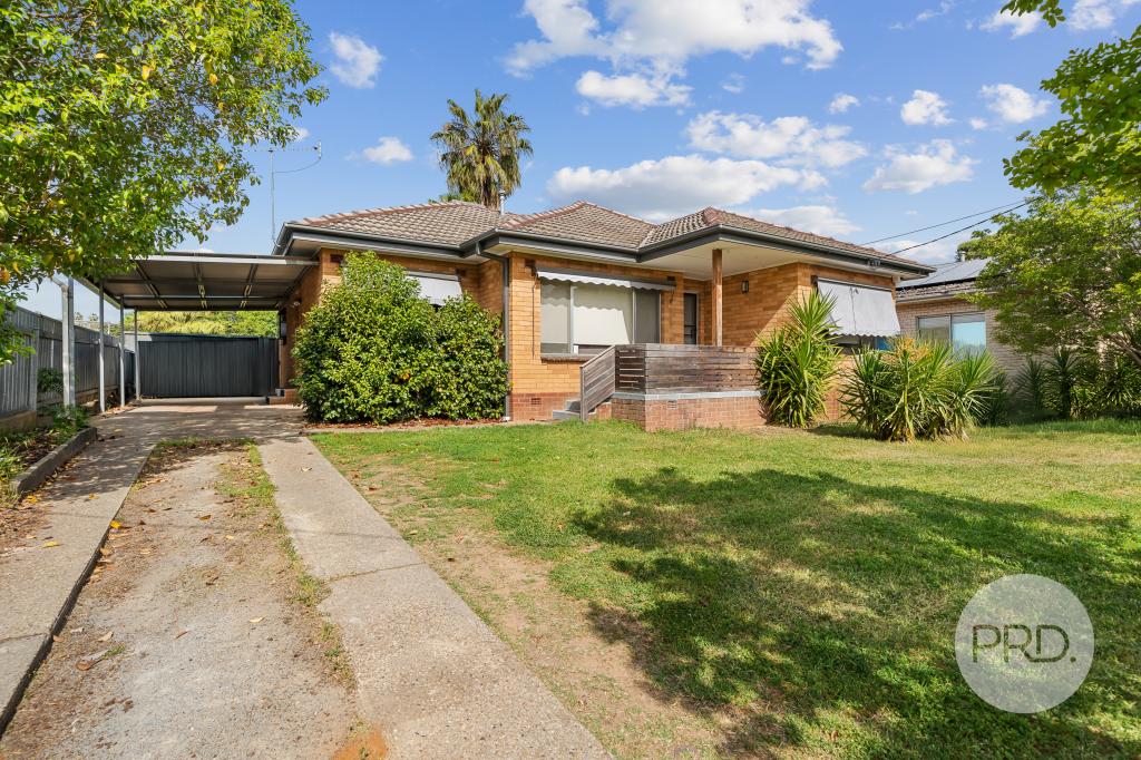 25 Nixon Cres, Tolland, NSW 2650