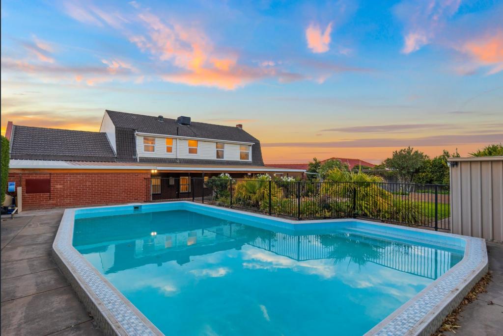 6 Ronald Cres, Marino, SA 5049