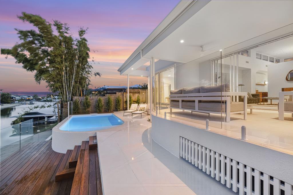 1 Crest View Key, Broadbeach Waters, QLD 4218